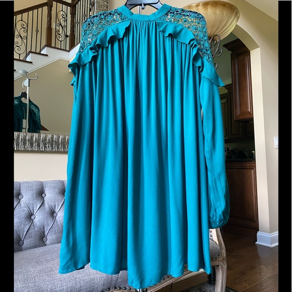 ✨ NEW✨Crochet Detailed Dress - Picture 7 of 8